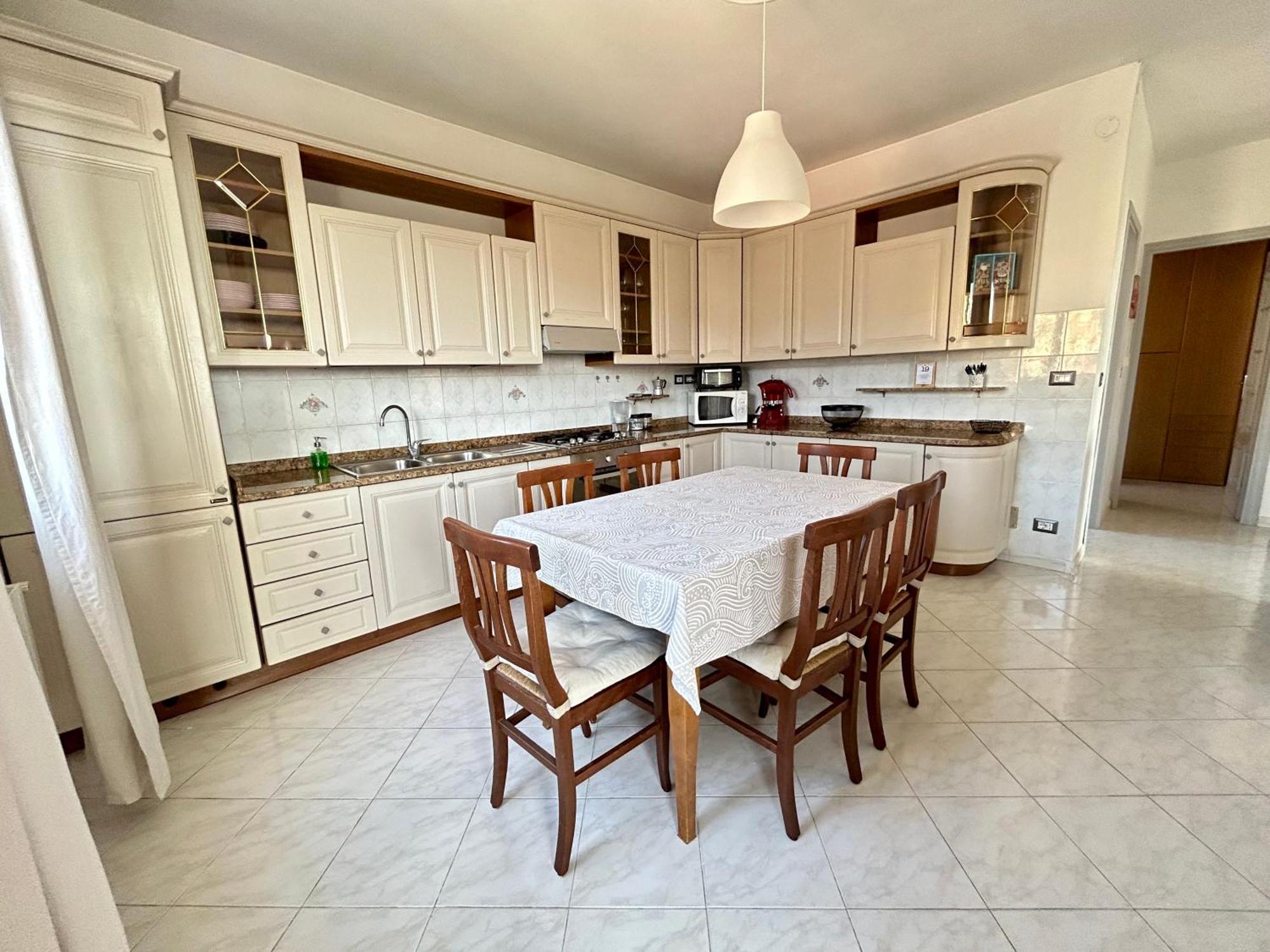 Lmhouse Apartment Arma di Taggia Bagian luar foto